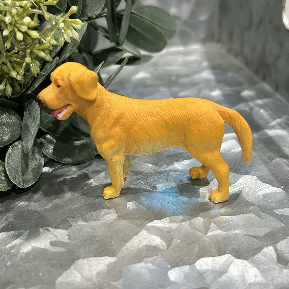 Tree House Kids Labrador Yellow Plastic Dog Figurine‎ Toy
